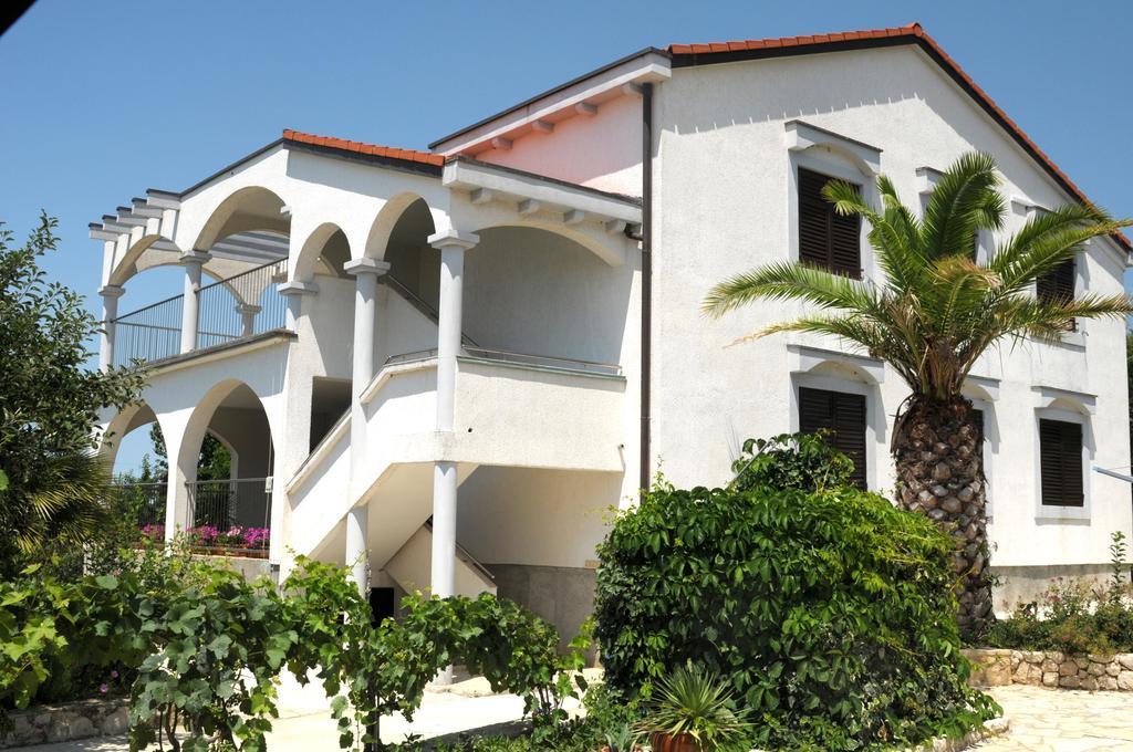 Apartments Pavlovic Ninski Stanovi Rum bild